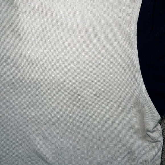 Fred Perry M1586 Polo Shirt Men’s Medium White Navy Colorblock - Picture 2 of 9